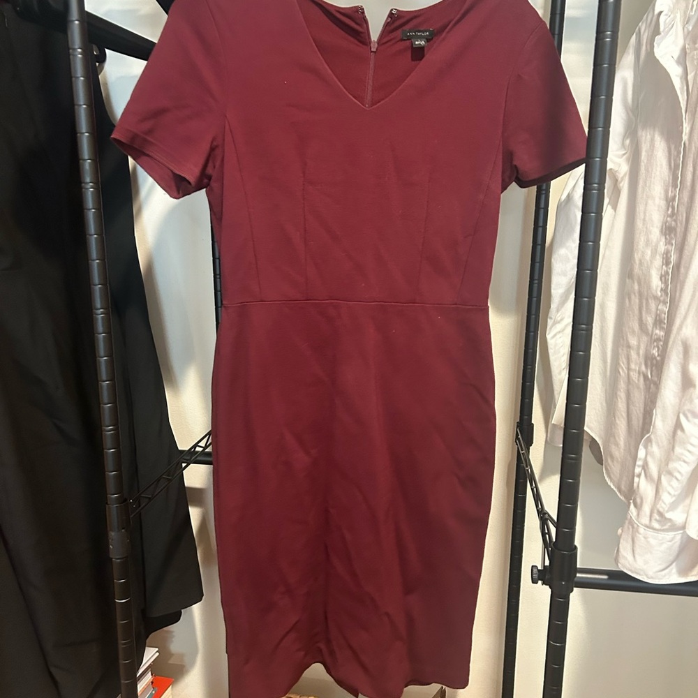 Ann Taylor Red Sheath Dress V-neck Short Sleeve